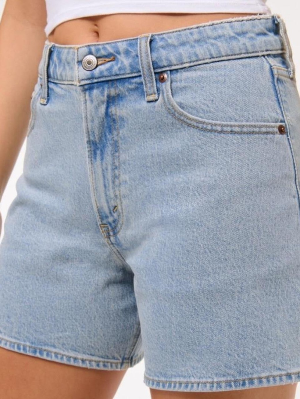 Abercrombie & Fitch Curve Love High Rise Dad Shorts – Light Wash | Size 26